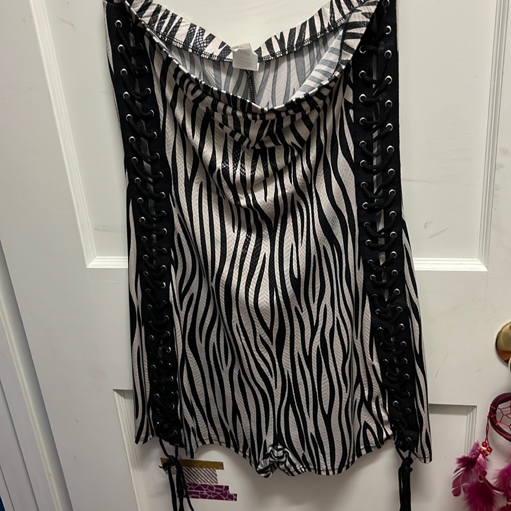 Dolls kill kimcine curve zebra striped strapless romper size L